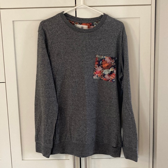 on the byas Sweat Shirt - Picture 1 of 5